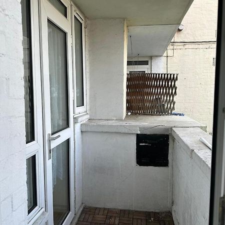 Spacious 2 Bed Flat Μπάρκινγκ Εξωτερικό φωτογραφία