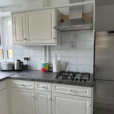 Spacious 2 Bed Flat Μπάρκινγκ Εξωτερικό φωτογραφία