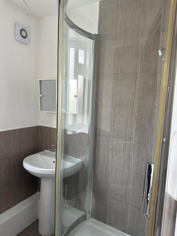 Spacious 2 Bed Flat Μπάρκινγκ Εξωτερικό φωτογραφία