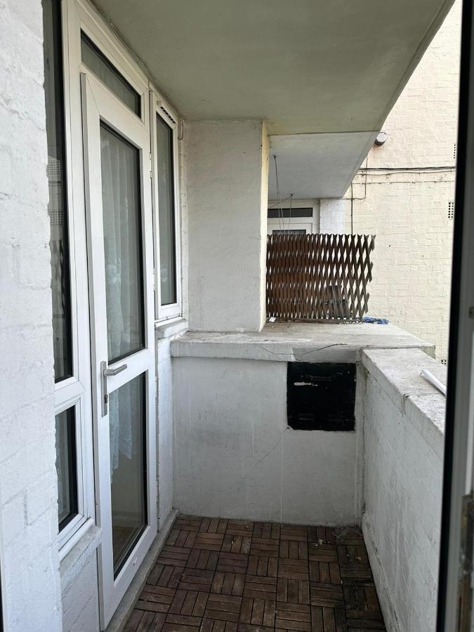 Spacious 2 Bed Flat Μπάρκινγκ Εξωτερικό φωτογραφία