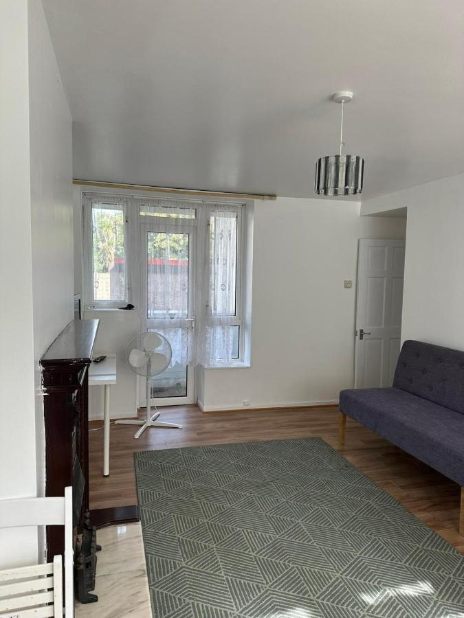 Spacious 2 Bed Flat Μπάρκινγκ Εξωτερικό φωτογραφία