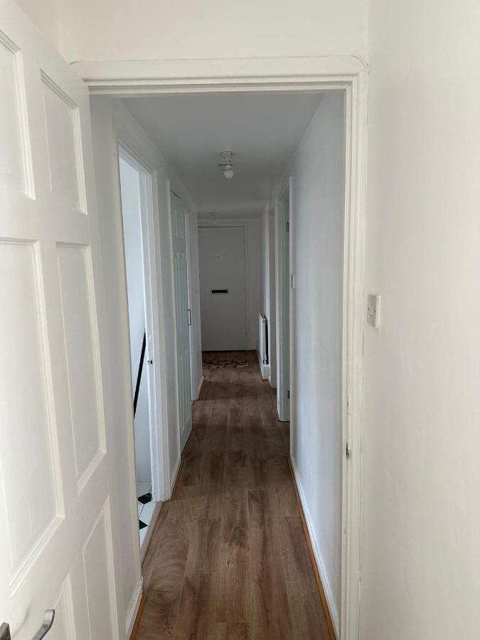 Spacious 2 Bed Flat Μπάρκινγκ Εξωτερικό φωτογραφία